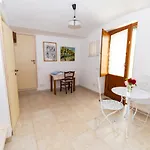 Trulli Rosa Lia Kır Evi *