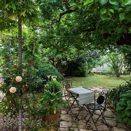 Trulli Rosa Lia Country house *