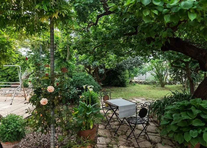 Trulli Rosa Lia Country house *